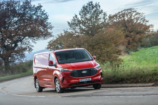 FORD TRANSIT CUSTOM 320L2H1 2.5 PHEV 233cv Auto Titanium