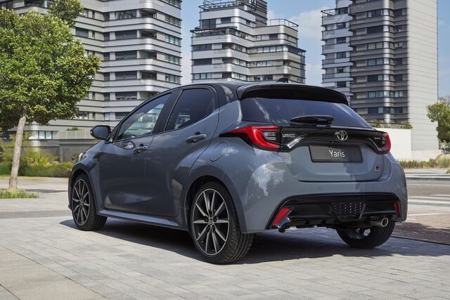 TOYOTA  TOYOTA YARIS Hybrid 115 Hatchback